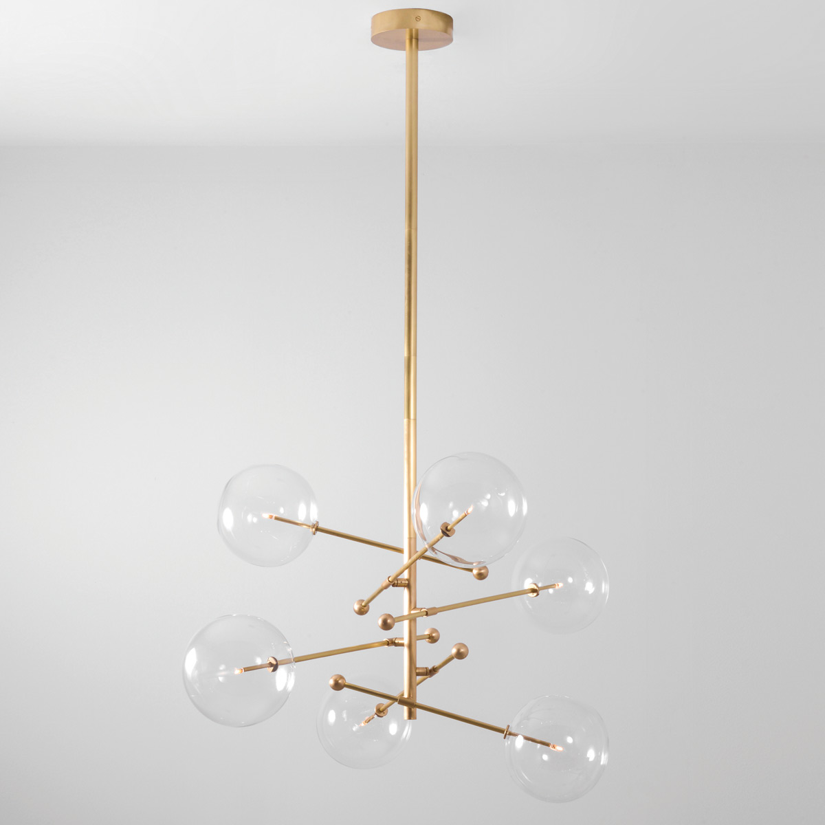 Sechsarmiger Glaskugel-Leuchter, verstellbar Sechsarmiger Glaskugel-Leuchter, verstellbar