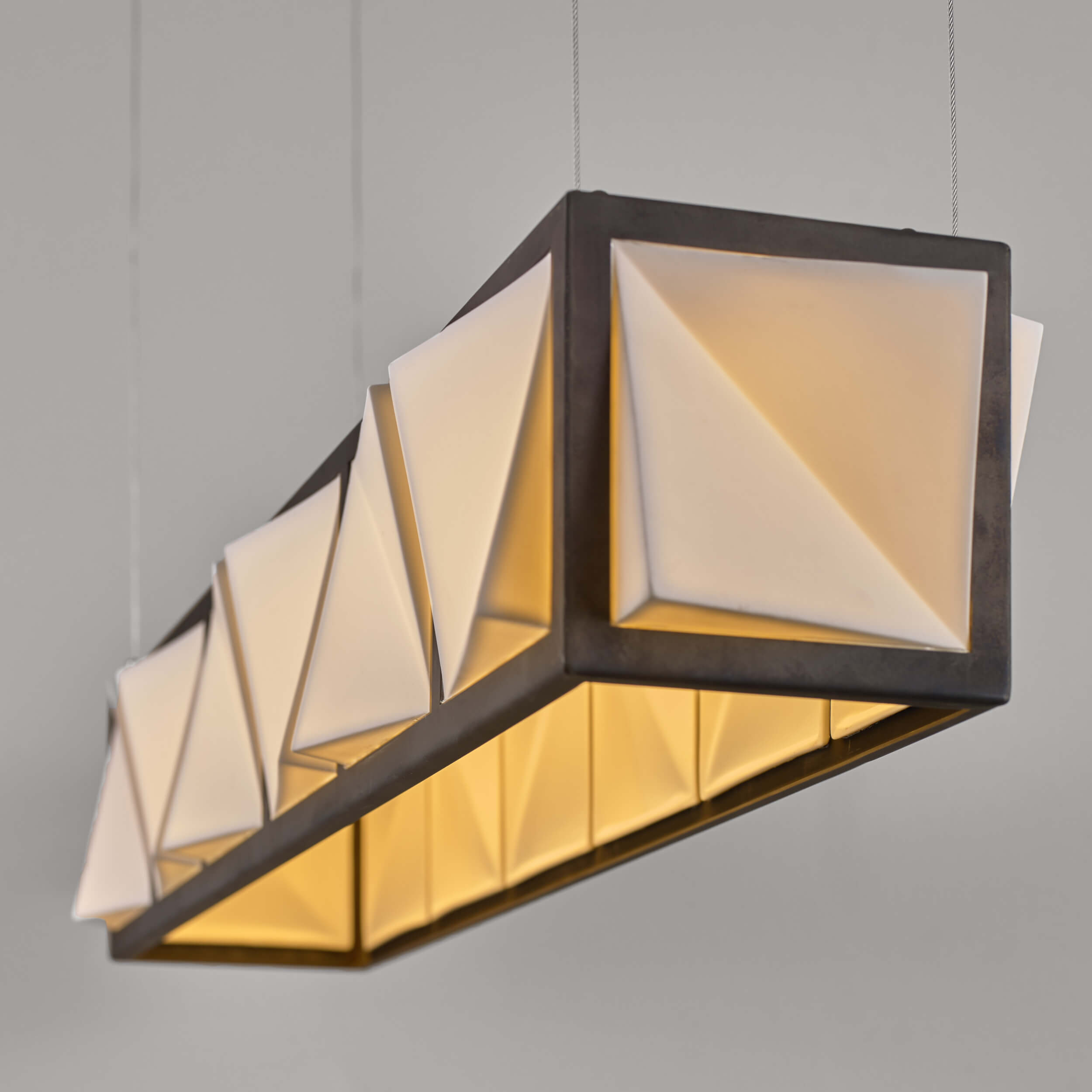 Für große Esstische: Lange Kastenleuchte mit Porzellankacheln TILED DINER Für große Esstische: Lange Kastenleuchte mit Porzellankacheln TILED DINER