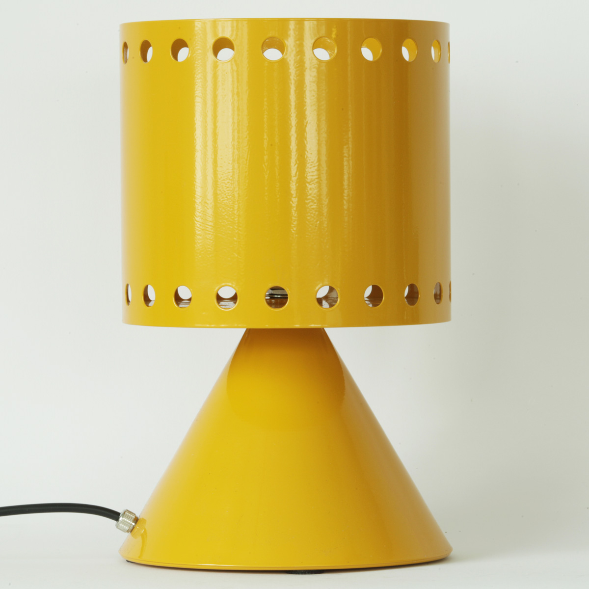 Bild 6: Tischleuchte in Narzissengelb RAL 1007 mit PVC-Kabel schwarz POLLY Tischleuchte mit Zierbohrungen in vielen Farben: Tischleuchte in Narzissengelb RAL 1007 mit PVC-Kabel schwarz