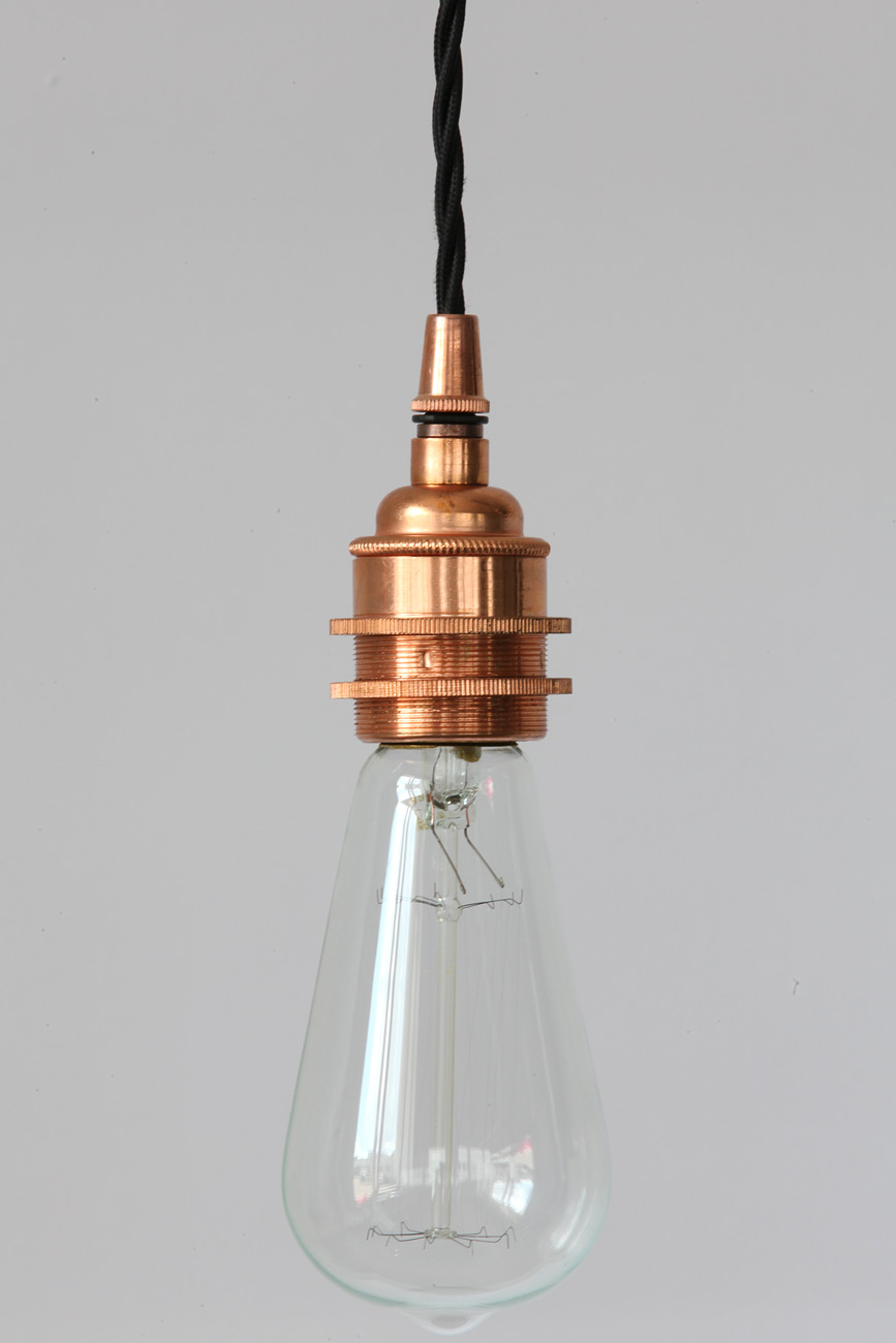 Schlichte Hängeleuchte zum Einsatz mit Edison-Glühlampe: Simple Fassungs-Pendellampe, hier die Ausführung in Kupfer poliert mit „Edison”-Lampe