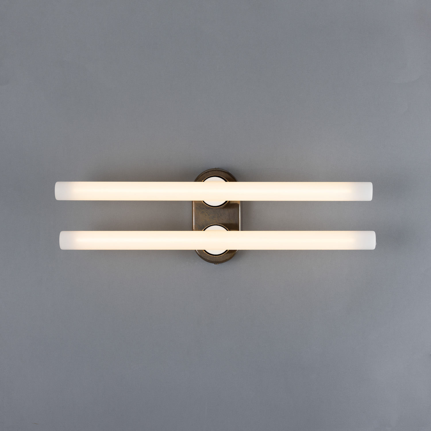 Double Brass Wall or Mirror Light: Alt-Messing patiniert, Modell 2