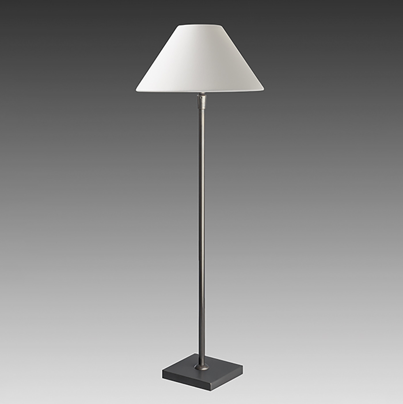 Classic, Simple Table Lamp with Brass Base, Three Sizes L20: Modell 3 in schwarz patiniert