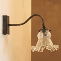 Rustikale Manufaktur-Wandlampe mit Glasschirm GRAMPA: Mit eckigem Wandteil und Transformator, bitte anfragen (dunkle Bronze-Patina)