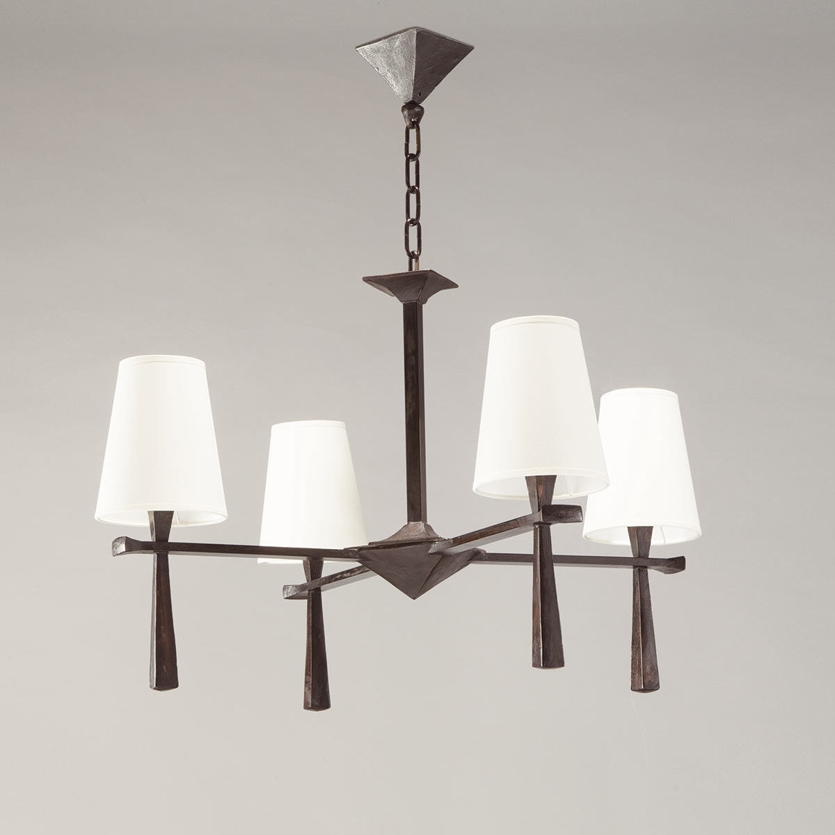 Exklusiver Bronzeguss-Lüster PABLO mit Textilschirmen (Ø 70 cm) Exklusiver Bronzeguss-Lüster PABLO mit Textilschirmen (Ø 70 cm)