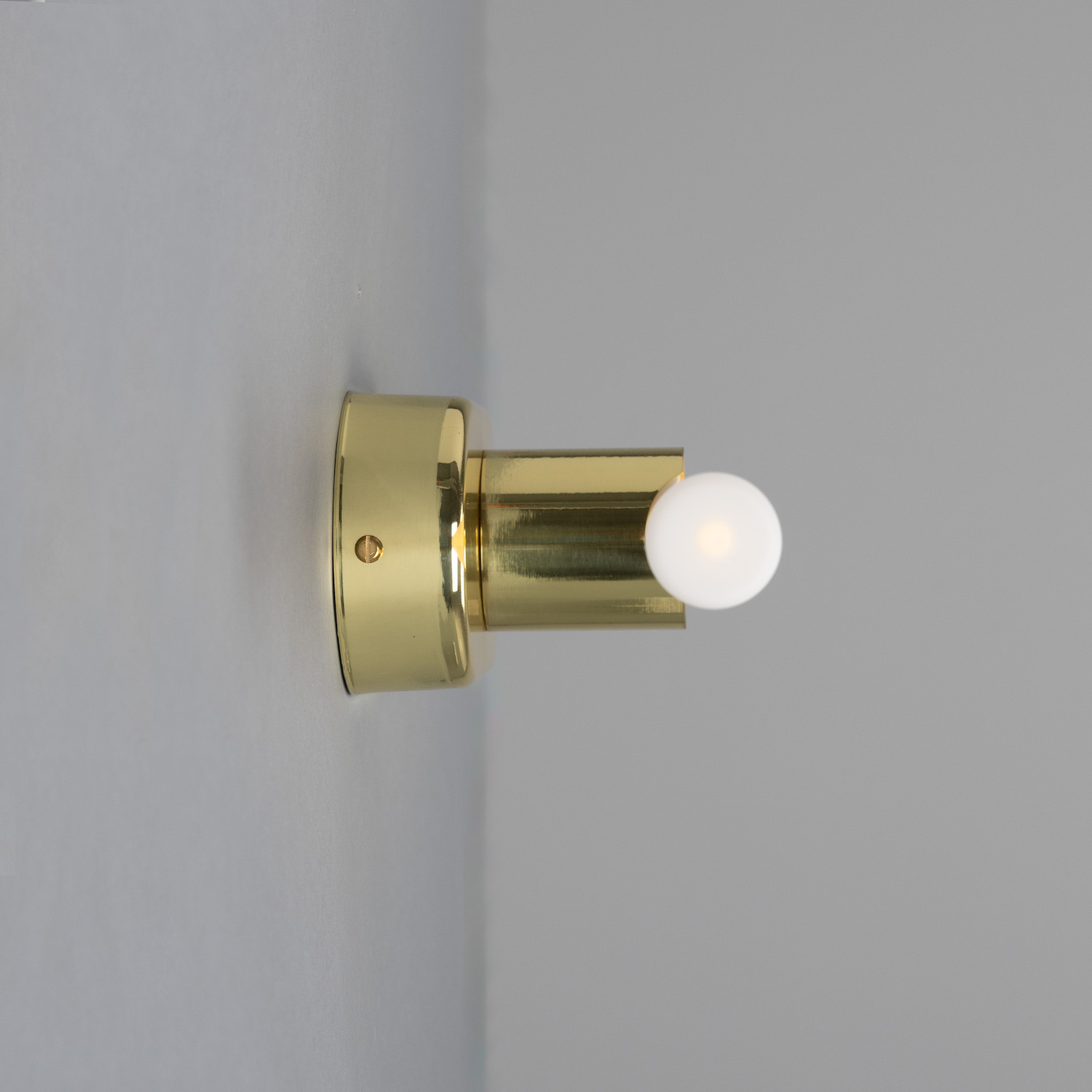 Minimalistische Wand- oder Spiegelleuchte aus Messing: Messing poliert