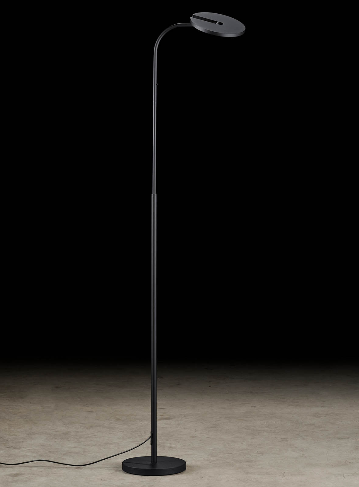 Versatile and powerful floor lamp VINCE S , Fig. 10