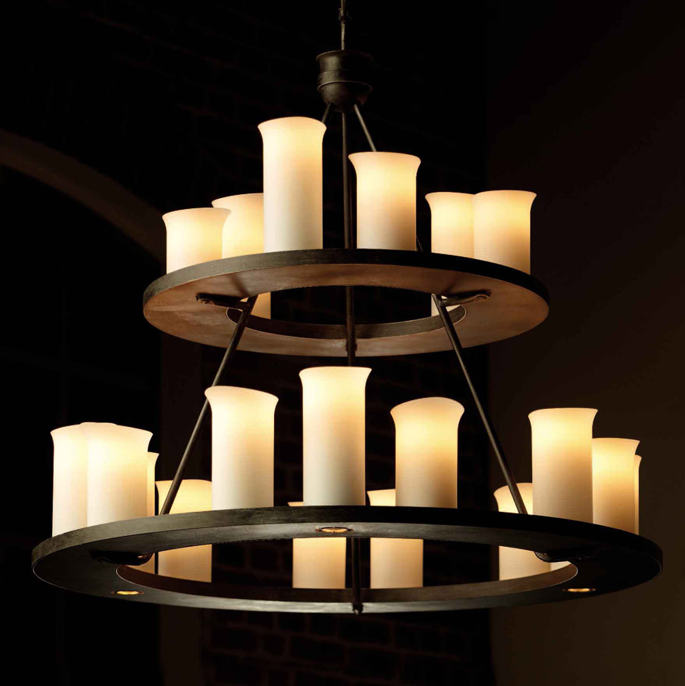 Großer Schmiedeeisen-Hängeleuchter mit Downlights Großer Schmiedeeisen-Hängeleuchter mit Downlights