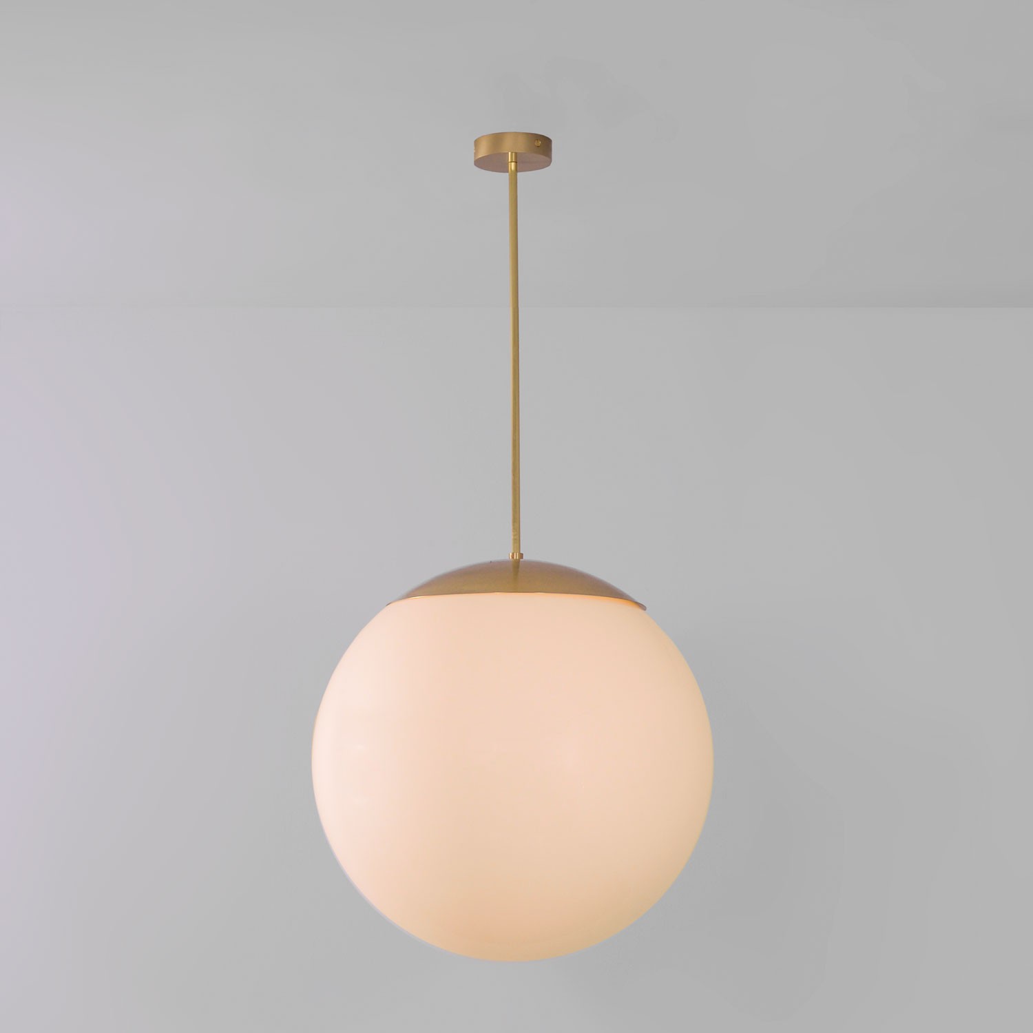 Sehr große Opalglas-Kugel-Pendelleuchte, Ø 50 / 60 cm – Casa Lumi