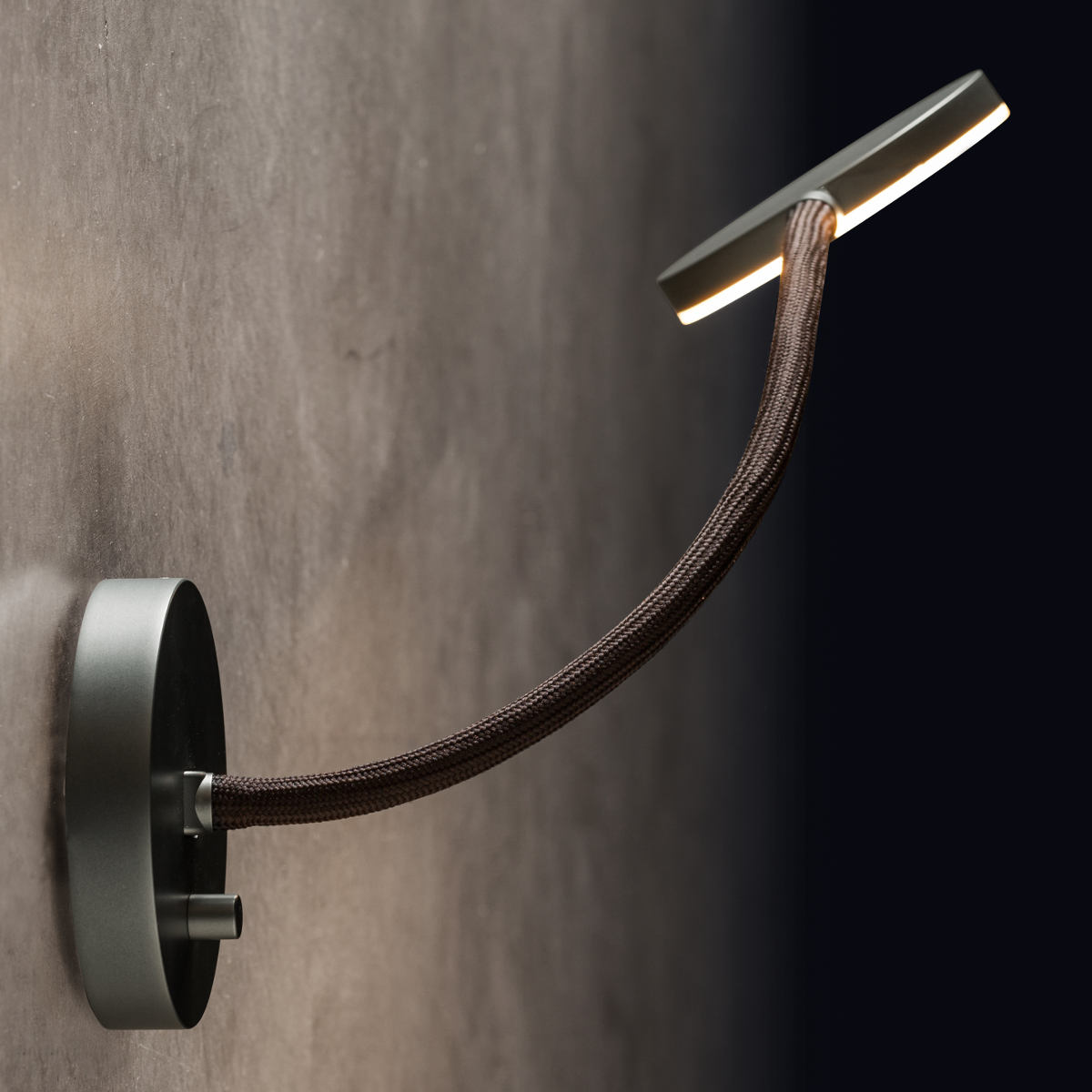 Wall light FLEX W with flex arm, high end LED and dimmer knob Wall light FLEX W with flex arm, high end LED and dimmer knob