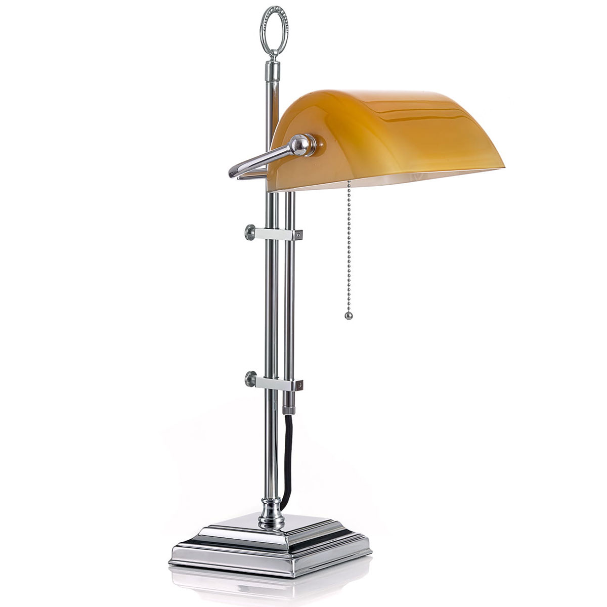 Banker’s Lamp – klassische Schreibtischleuchte mit Glasschirm: Oberfläche verchromt, mit glattem Gestänge, Cognac-farbenener Glas-Schirm