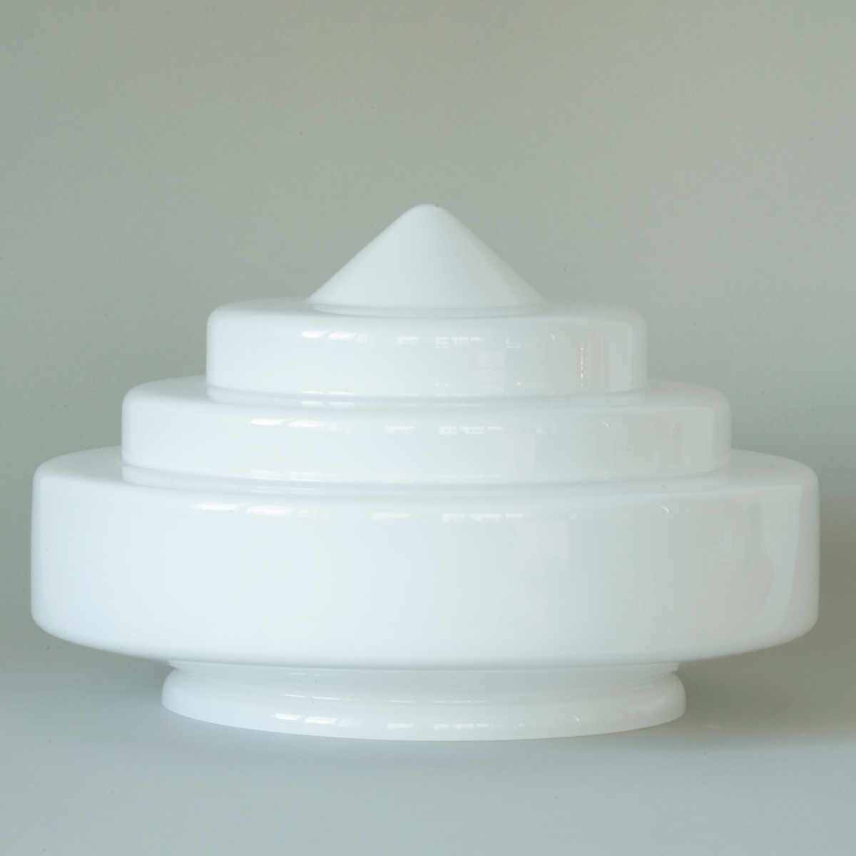 Deckenleuchte mit dreistufigem weißen Spitzglas Ø 25 cm: Art-déco-Opalglas
