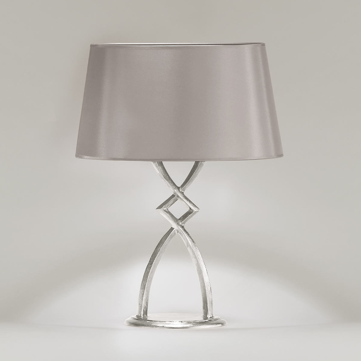 Bronzeguss-Tischleuchte MONA mit Stoffschirm Bronzeguss-Tischleuchte MONA mit Stoffschirm