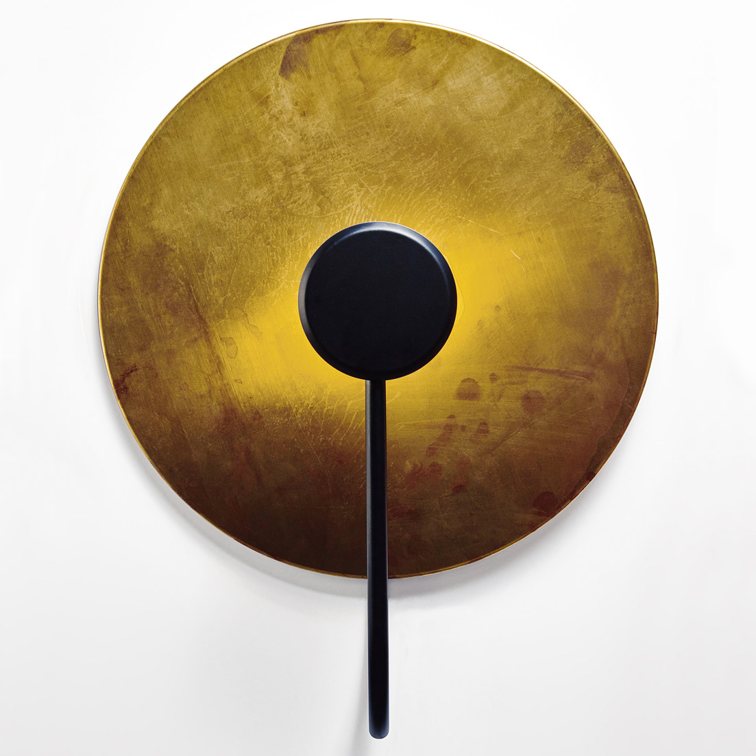 Reflektierende Wandleuchte mit großer Messingscheibe, Ø 40/90 cm Reflektierende Wandleuchte mit großer Messingscheibe, Ø 40/90 cm