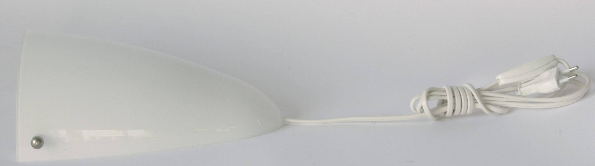 Flache Wandleuchte mit Opalglas in Schildform: Inklusive weißem 200-cm-PVC Kabel mit Schalter und Stecker