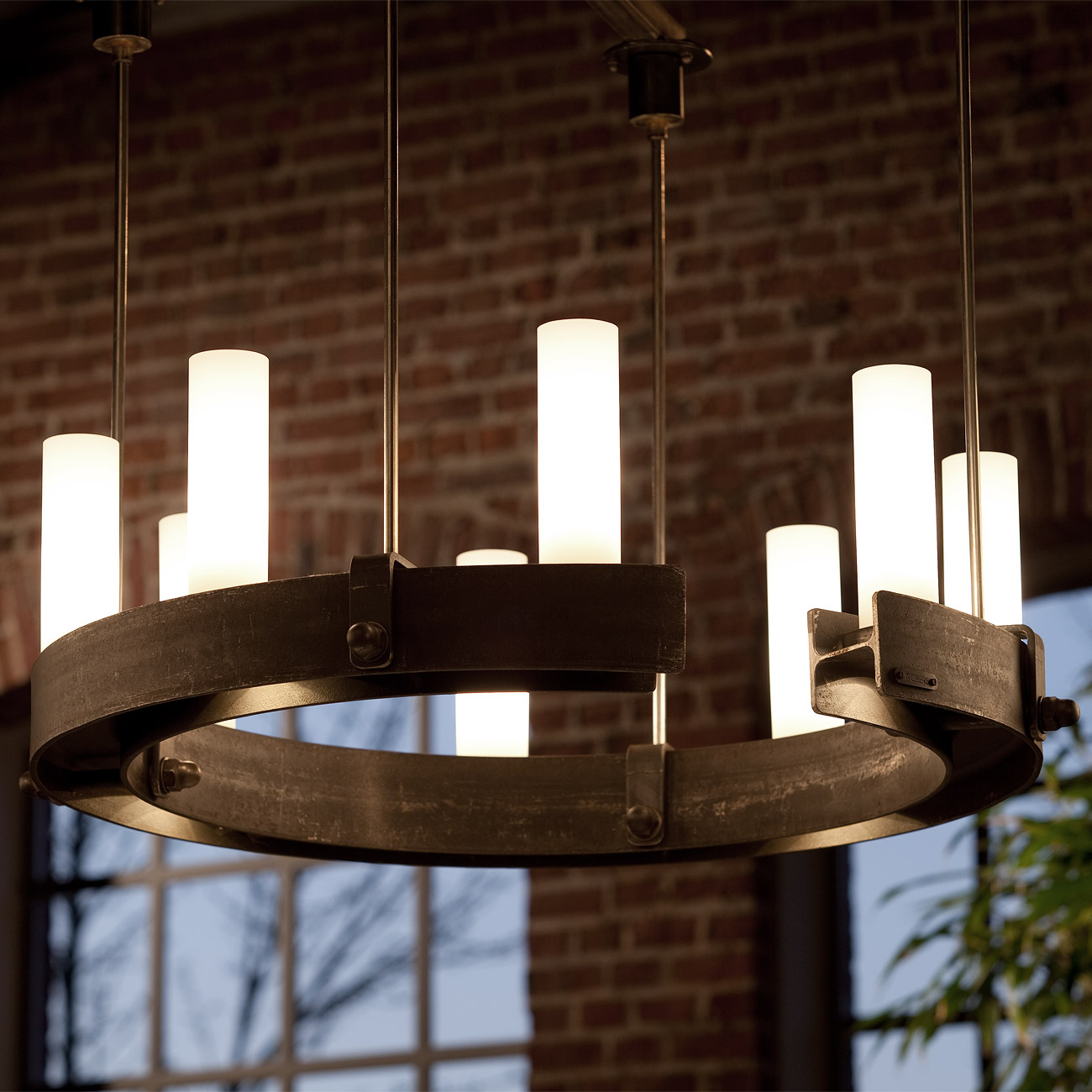 Schwerer Ring-Leuchter mit 9 Glastuben und Down-Spots Schwerer Ring-Leuchter mit 9 Glastuben und Down-Spots