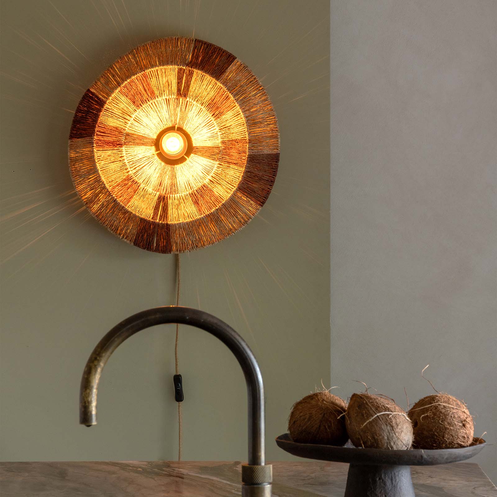Flache Wandleuchte mit Juteschirm, zwei Größen, Bild 8