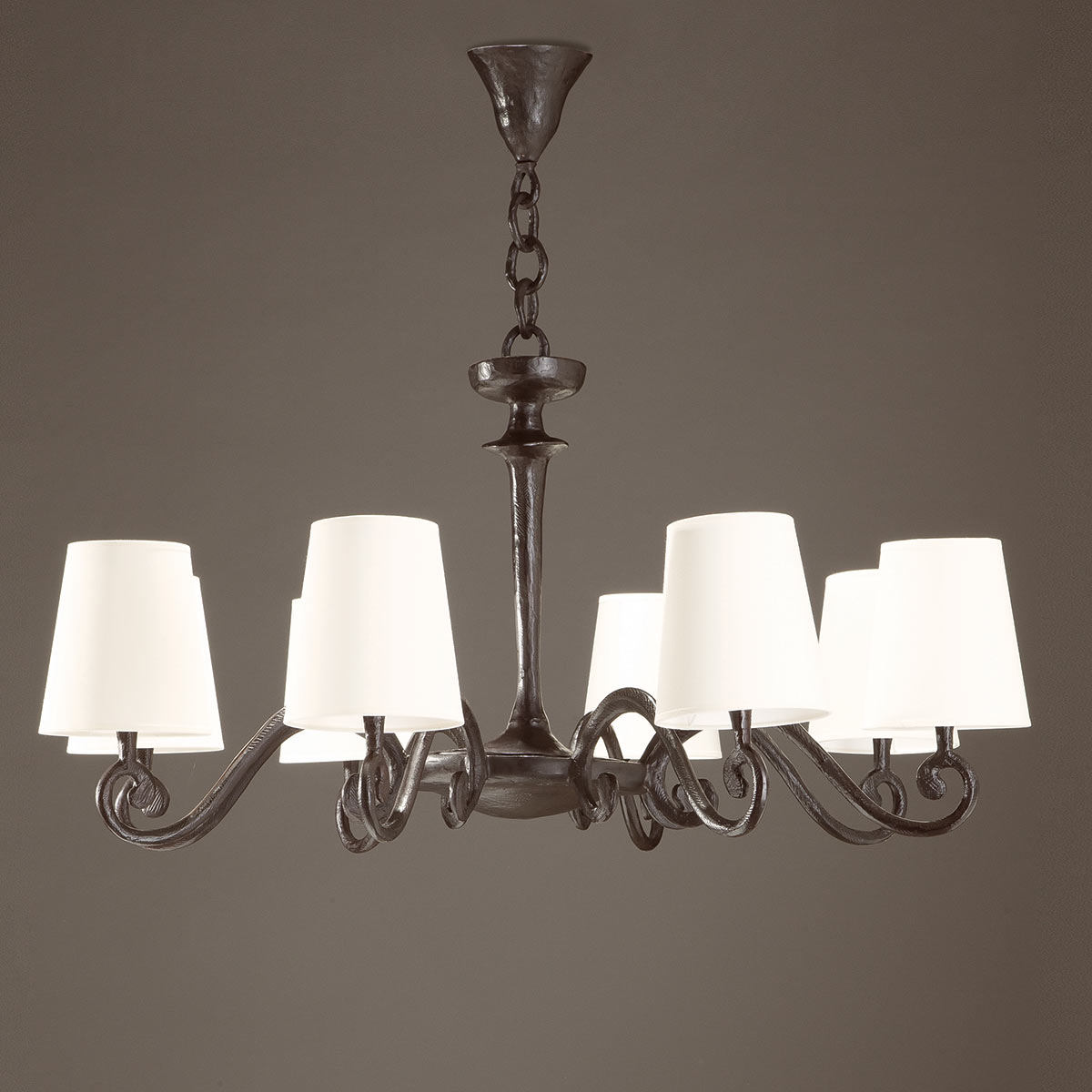 Exklusive Bronzeguss-Deckenleuchte mit Stoffschirmen (Ø 105 cm) Exklusive Bronzeguss-Deckenleuchte mit Stoffschirmen (Ø 105 cm)