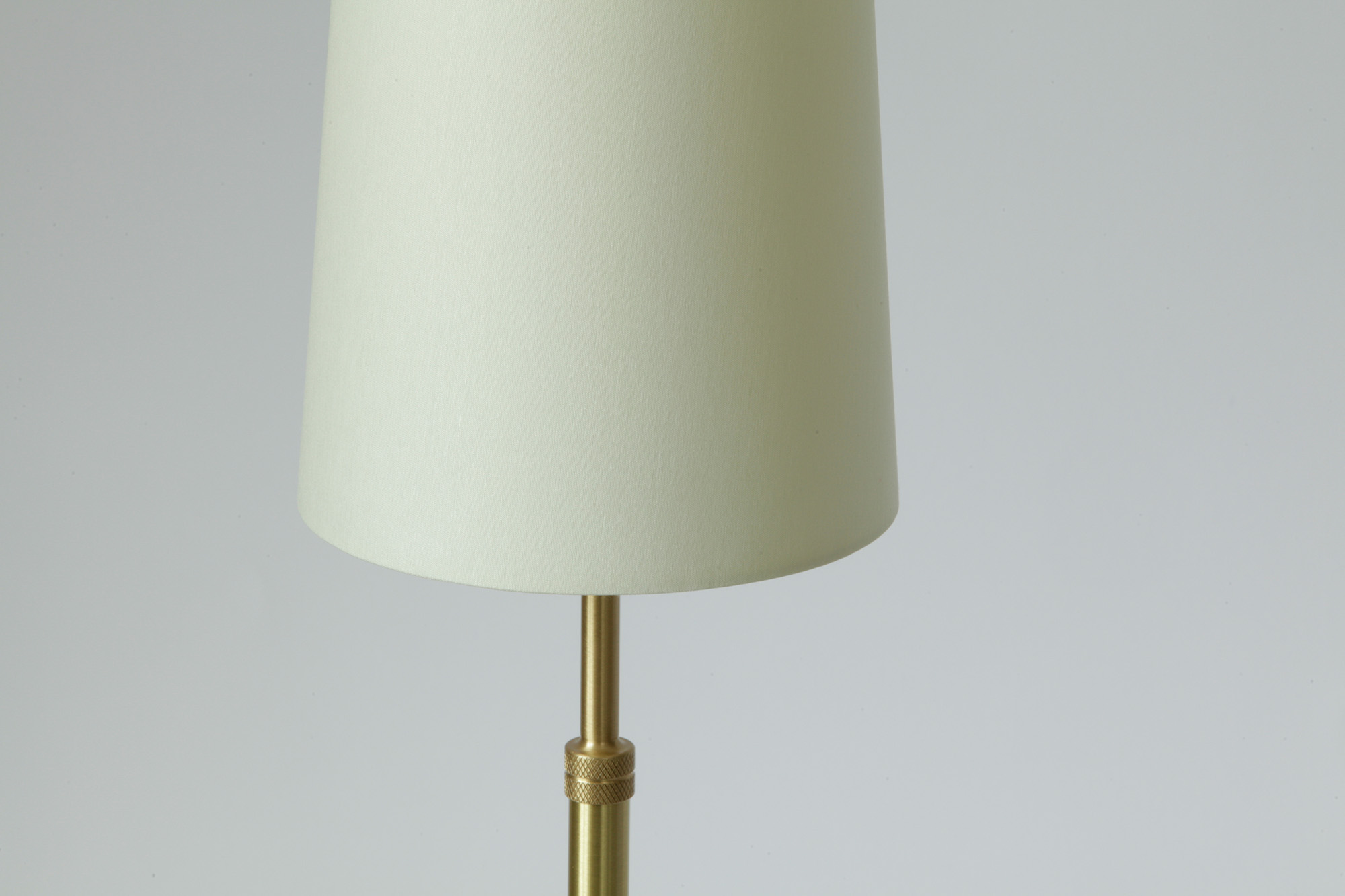 Schlichte Messing-Tischleuchte 6263 mit Textilschirm, Ø 15 cm/30 cm: Messing matt und Chintz Champagner Schirm