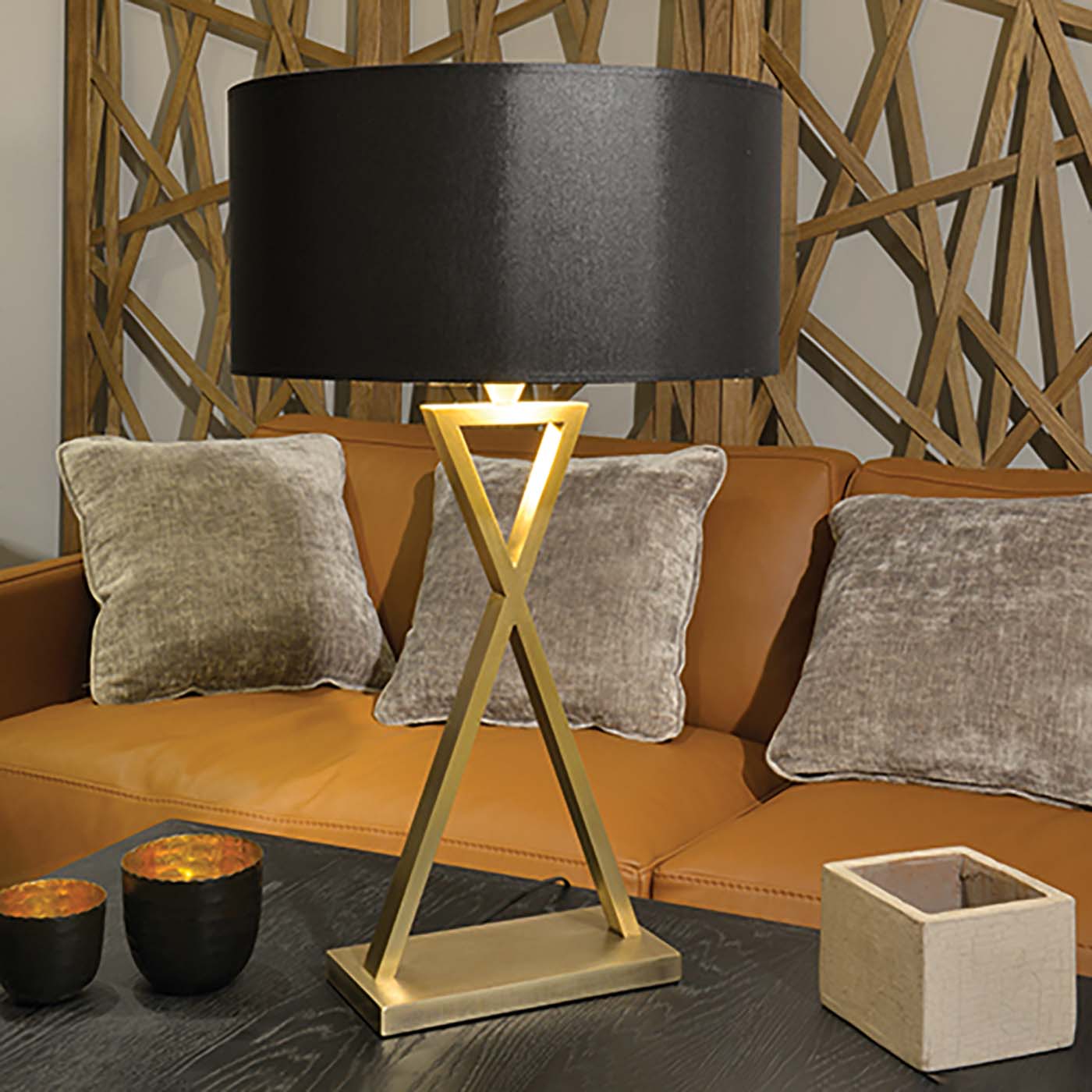 Moderne Tischleuchte mit rundem Stoffschirm L196: Ausführung natur matt satiniert, anderes Schirmmodell (bitte anfragen)