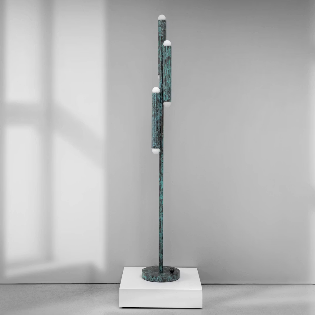 Dimmbare Stehleuchte VESTA FLOOR aus Messing