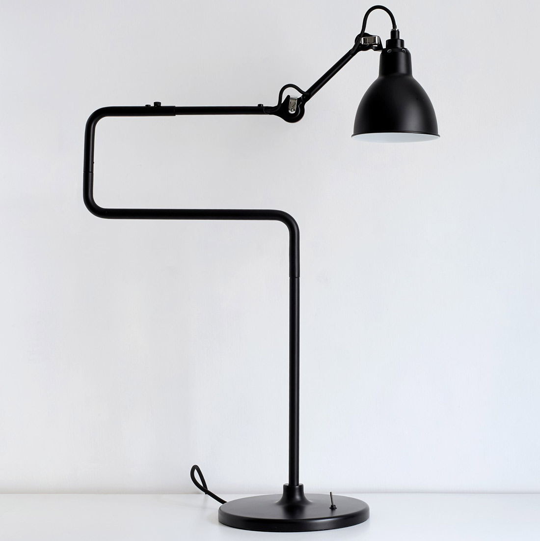 Schwenkbare Tisch-Sockelleuchte Gras N° 317 Schwenkbare Tisch-Sockelleuchte Gras N° 317