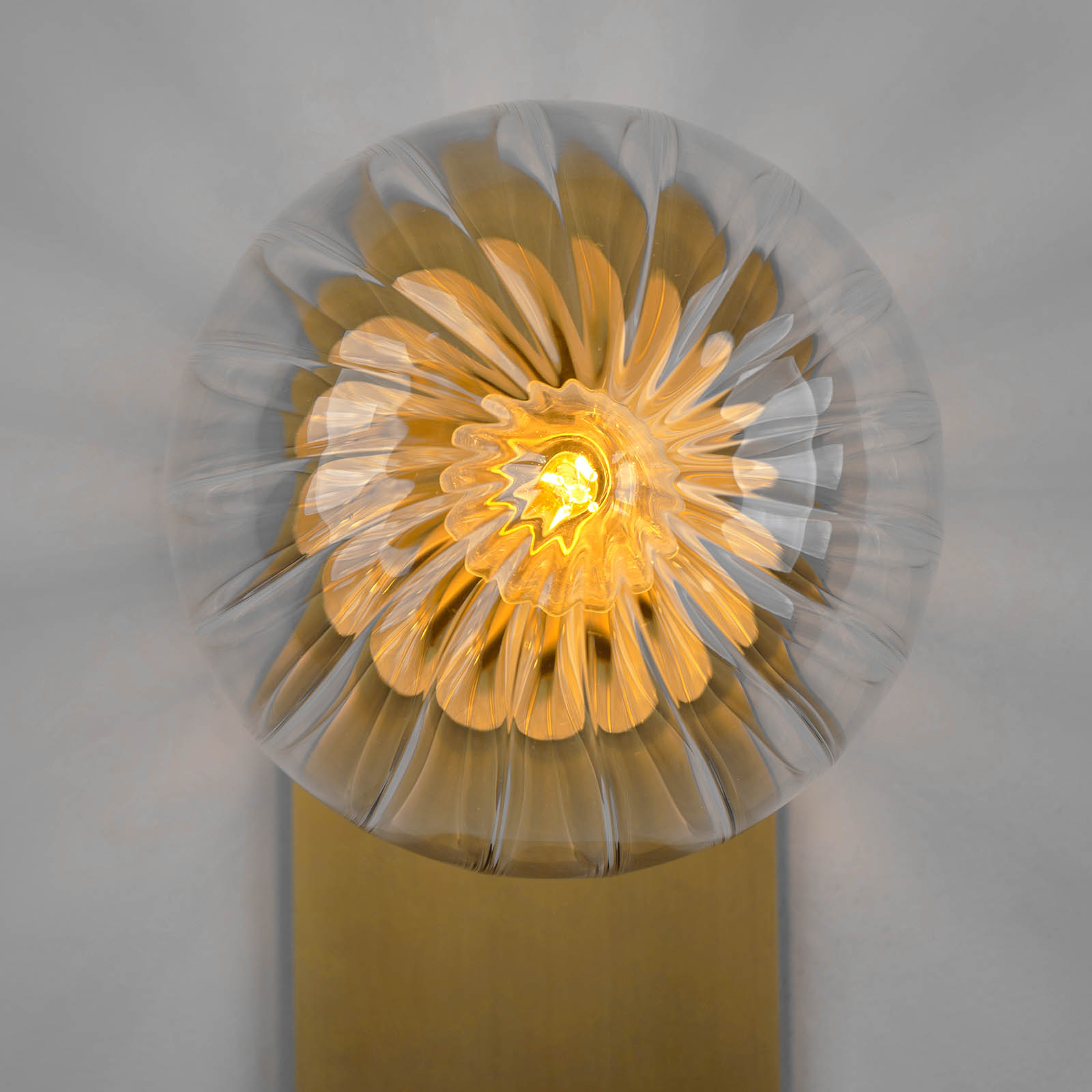 Bild 12: Modell mit gerippter Glaskugel Minimalistische Design-Wandleuchte mit satinierter Glaskugel ADRION: Modell mit gerippter Glaskugel