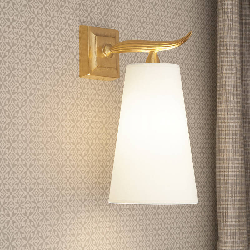 Kleine Bronzeguss-Wandleuchte PETITE FUSO mit Stoffschirm Kleine Bronzeguss-Wandleuchte PETITE FUSO mit Stoffschirm