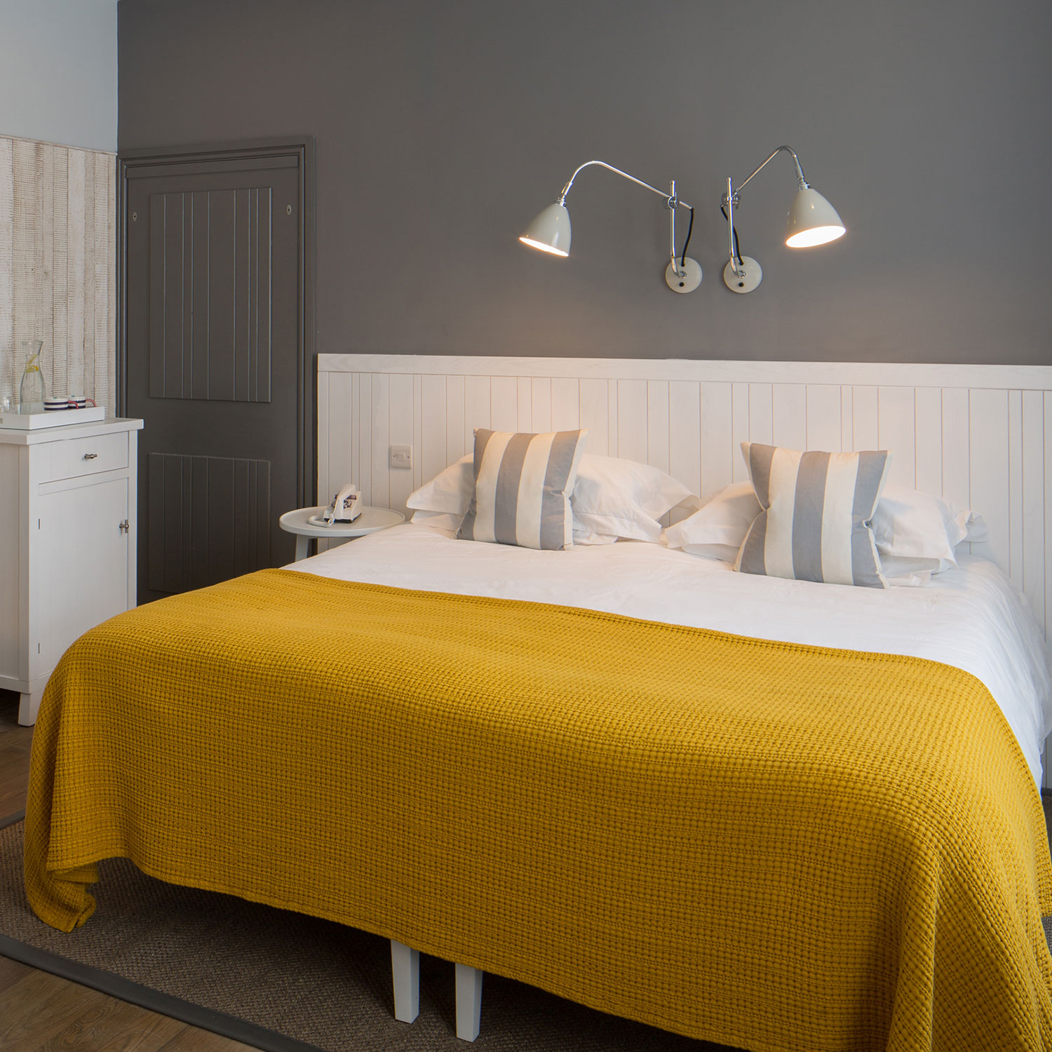 Bild 2: Auch als Wandleuchte über dem Bett geeignet Wandleuchte mit Gelenk-Auslegerarm im Bauhaus-Stil TASK: Auch als Wandleuchte über dem Bett geeignet