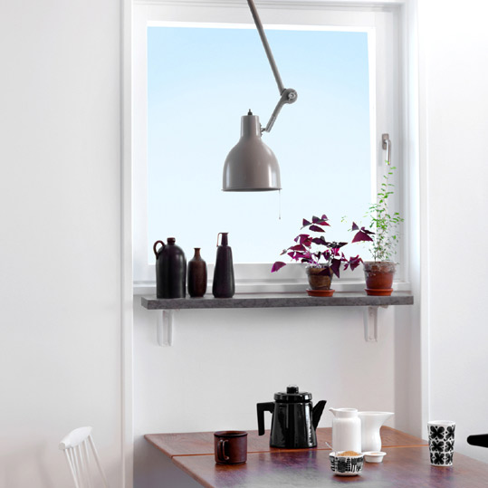 Bild 13: Interessante Beleuchtungslösung für die Küche: Deckenleuchte mit Gelenkarm-Abhängung Einstellbare Gelenkarm-Deckenleuchten PJ50 und PJ52: Interessante Beleuchtungslösung für die Küche: Deckenleuchte mit Gelenkarm-Abhängung