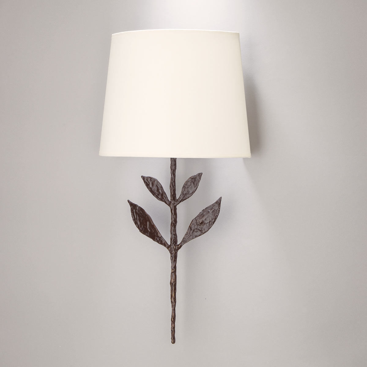 Bronzeguss-Wandleuchte GRANDE SILVA mit Stoffschirm Bronzeguss-Wandleuchte GRANDE SILVA mit Stoffschirm