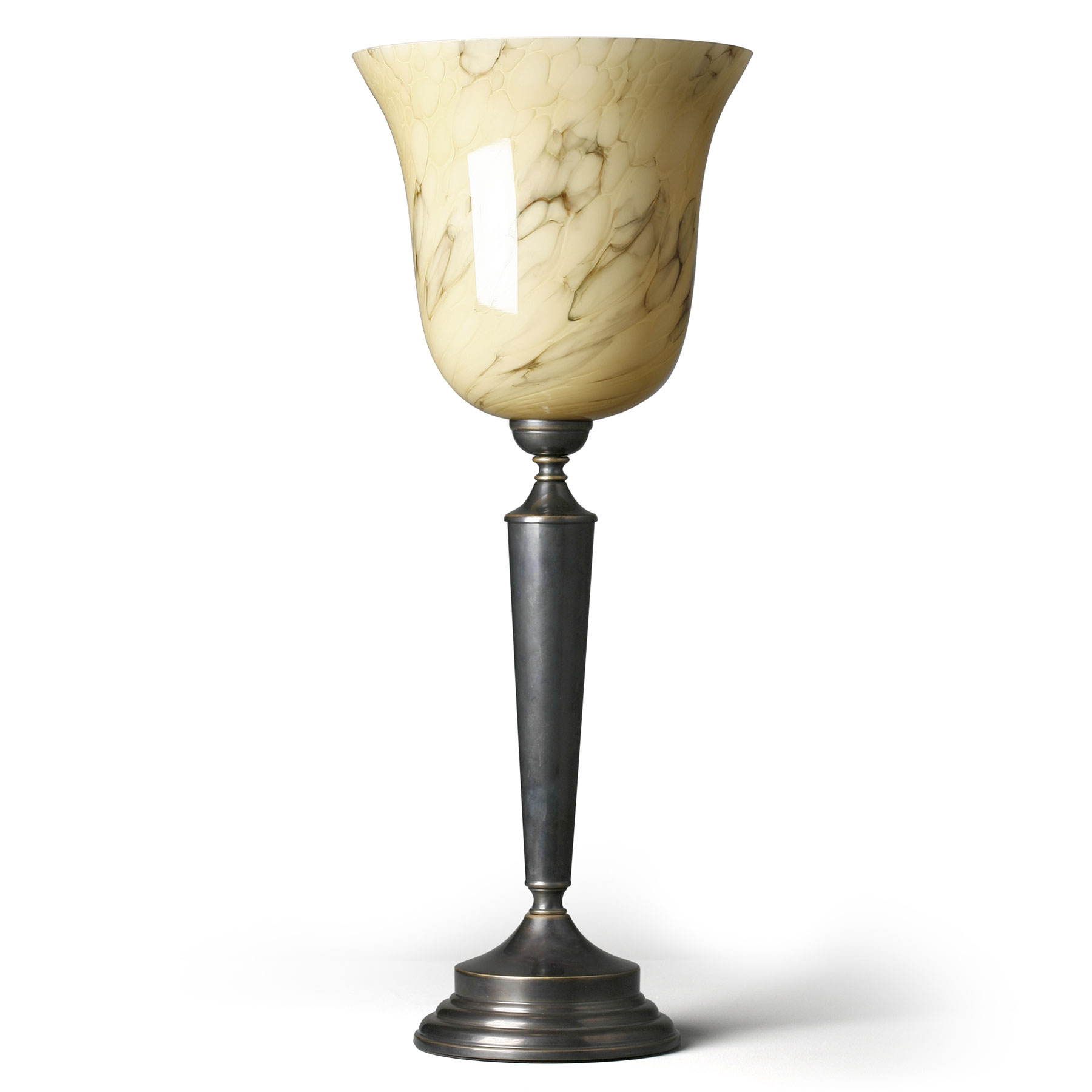 Tischleuchte im Stil der 30er-Jahre mit marmoriertem oder weißem Glas-Kelch: Elegante, klassische Tischleuchte mit schön marmoriertem Opalglas-Schirm und Messing-Fuß (hier brüniert)