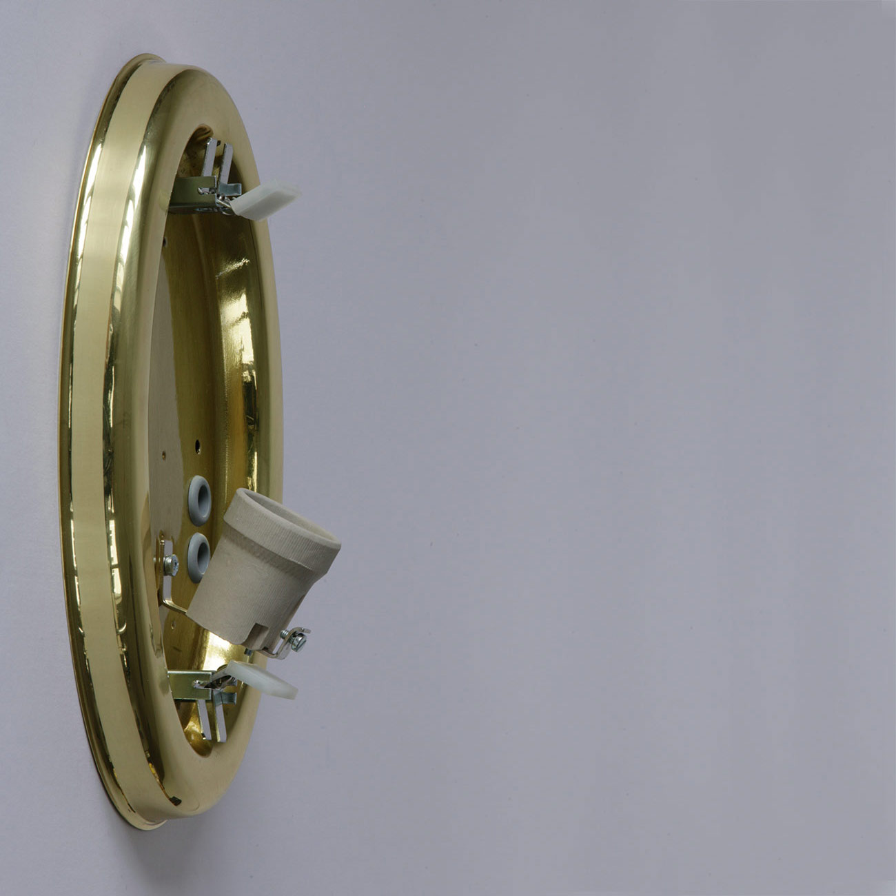 Bild 9: Wandteil (Größe S mit einer E27-Porzellanfassung), Glashalter mit zwei Federklemmen Ovale Glas-Wandleuchte ALVA mit Zierblende: Wandteil (Größe S mit einer E27-Porzellanfassung), Glashalter mit zwei Federklemmen