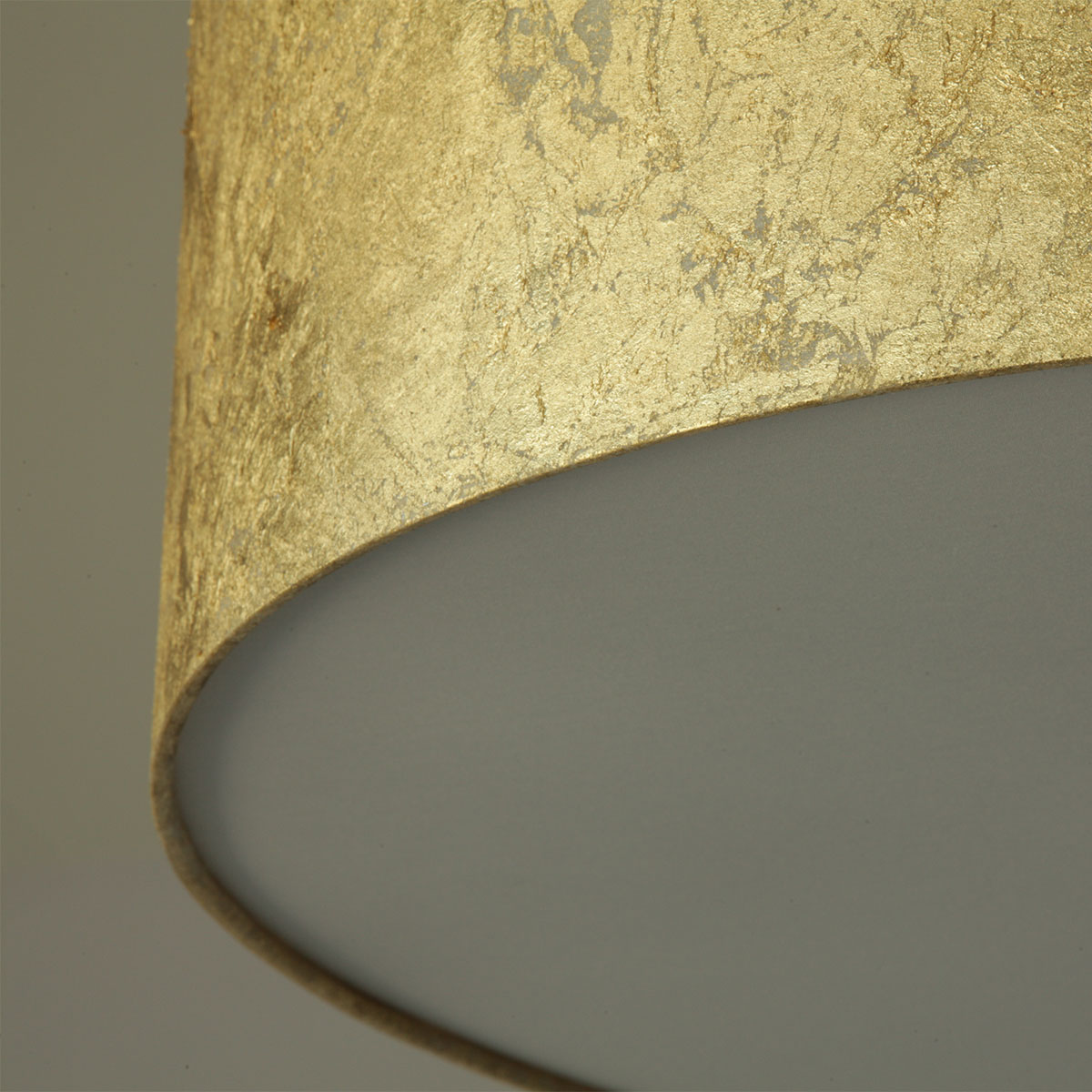 Runde Deckenleuchte VITA 6 mit edlem Textilschirm Ø 70 cm: Detail Blattgold