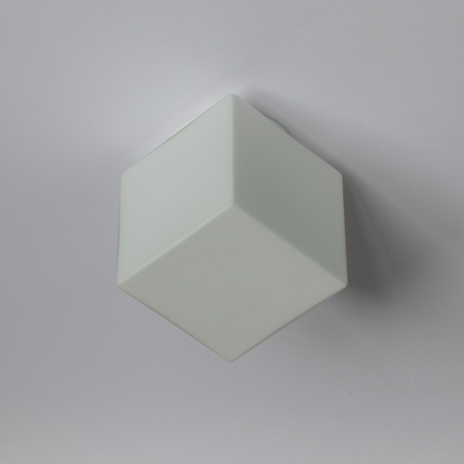 Kleine Würfel-Deckenleuchte aus Opalglas KUBUS: Kleine Deckenlampe in geometrischer Würfelform, samtig-mattes Opalglas (hier M / 14 cm)