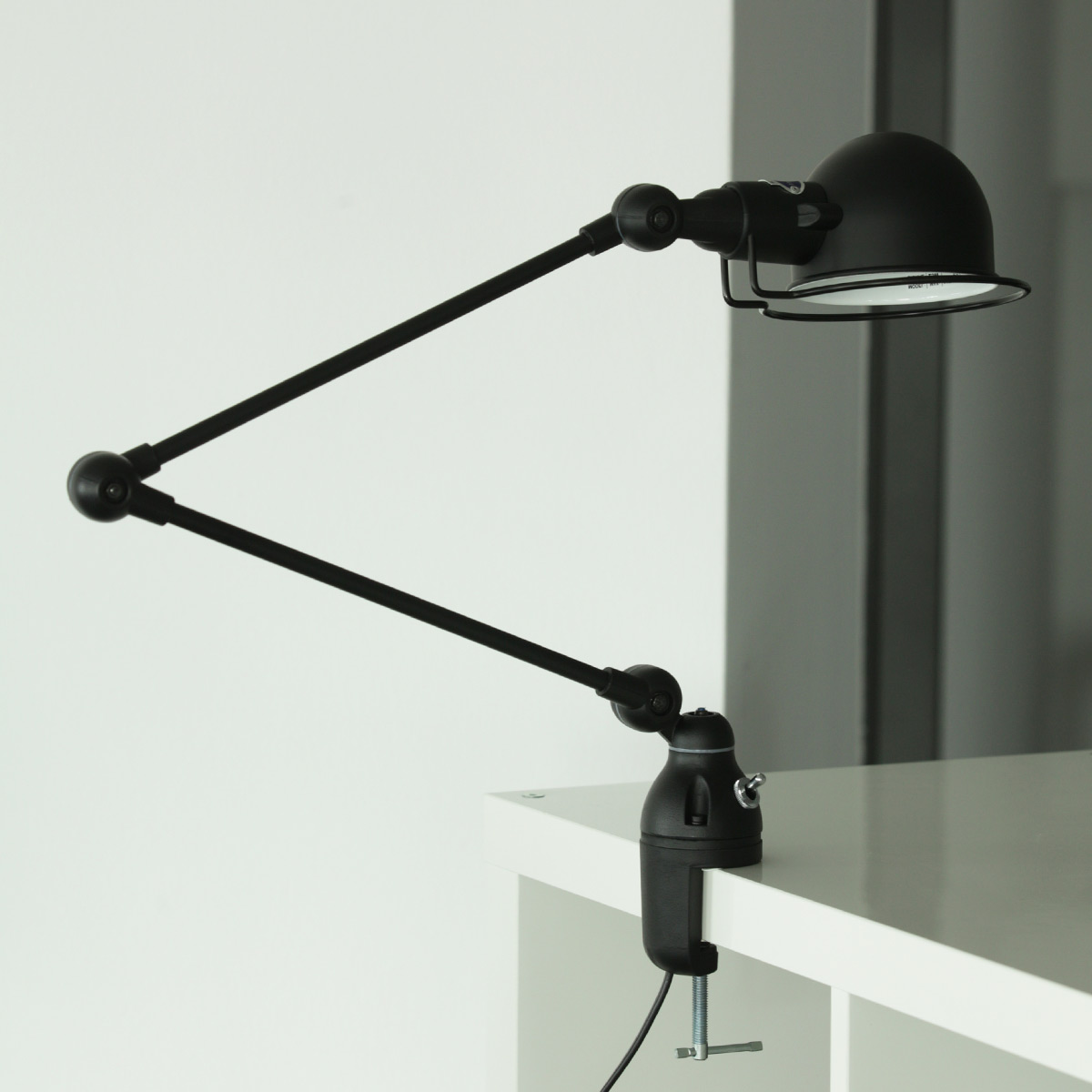 Klemm-Lampe SIGNAL für Tischplatten und Regale: Jieldé Klemmleuchte SI332 , Modell 2, Graphitschwarz (RAL 9011) matt