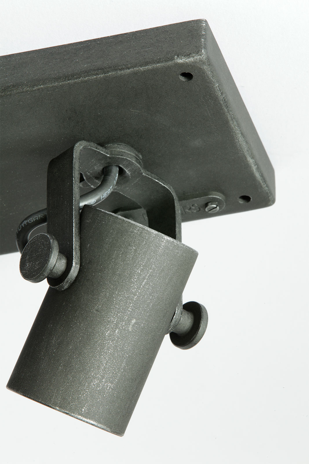 Massive, handgeschmiedete Deckenspot-Leiste für 5 bzw. 7 Strahler, Bild 5 Massive, handgeschmiedete Deckenspot-Leiste für 5 bzw. 7 Strahler, Bild 5
