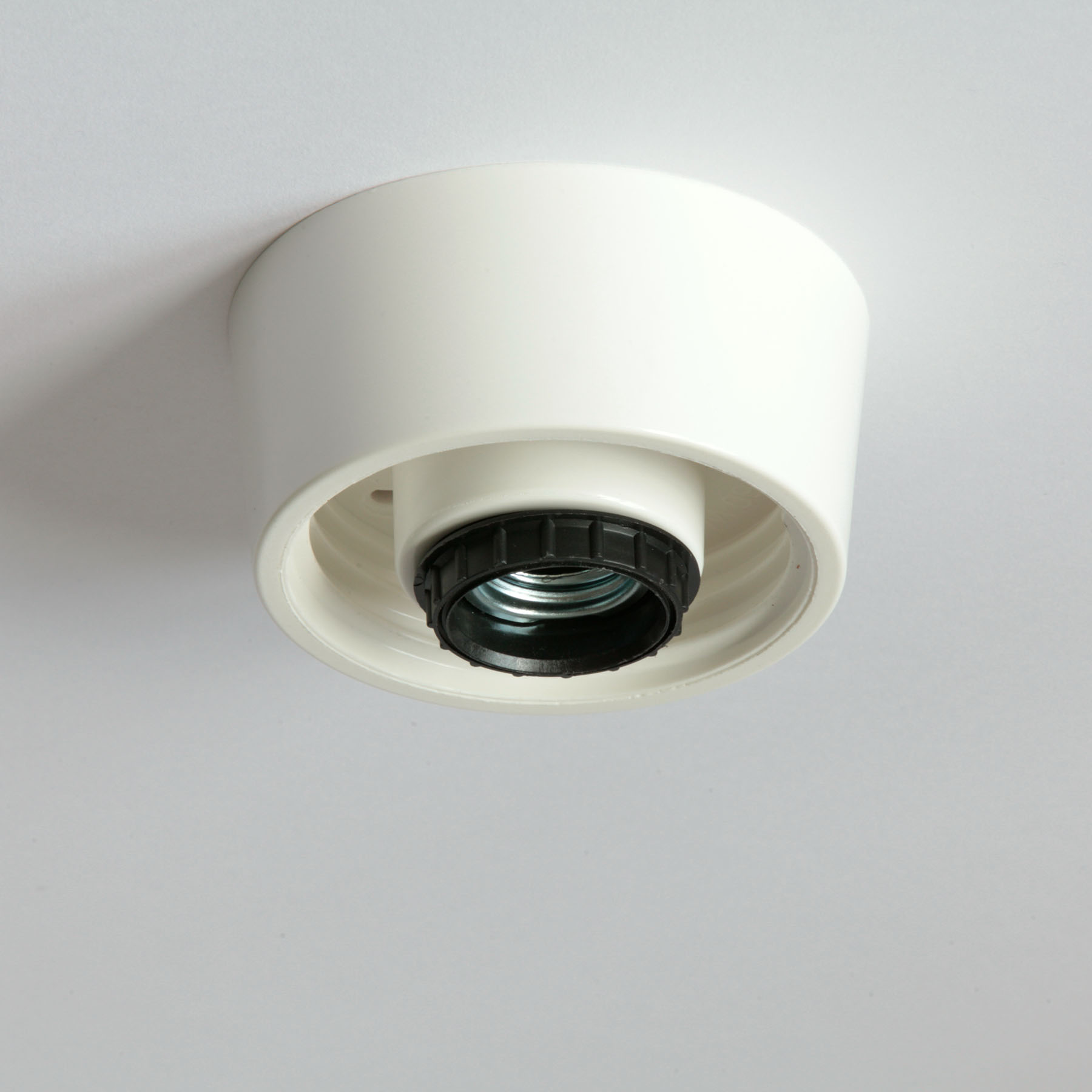 Einfache Kugel-Deckenleuchte mit weißem Bakelit-Sockel, Ø 15 cm, Bild 6 Einfache Kugel-Deckenleuchte mit weißem Bakelit-Sockel, Ø 15 cm, Bild 6