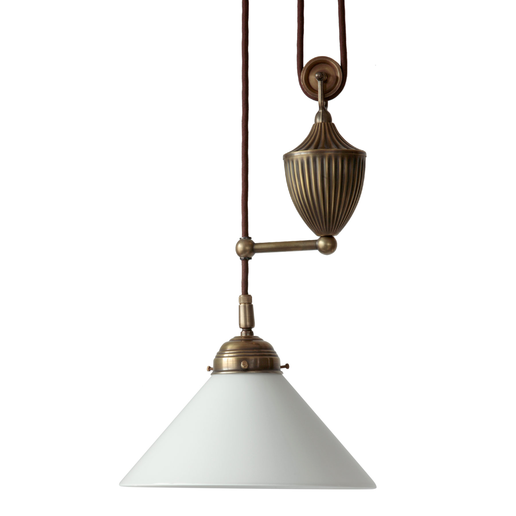 Nostalgische Flaschenzug-Pendelleuchte mit Kegel-Glasschirm Nostalgische Flaschenzug-Pendelleuchte mit Kegel-Glasschirm