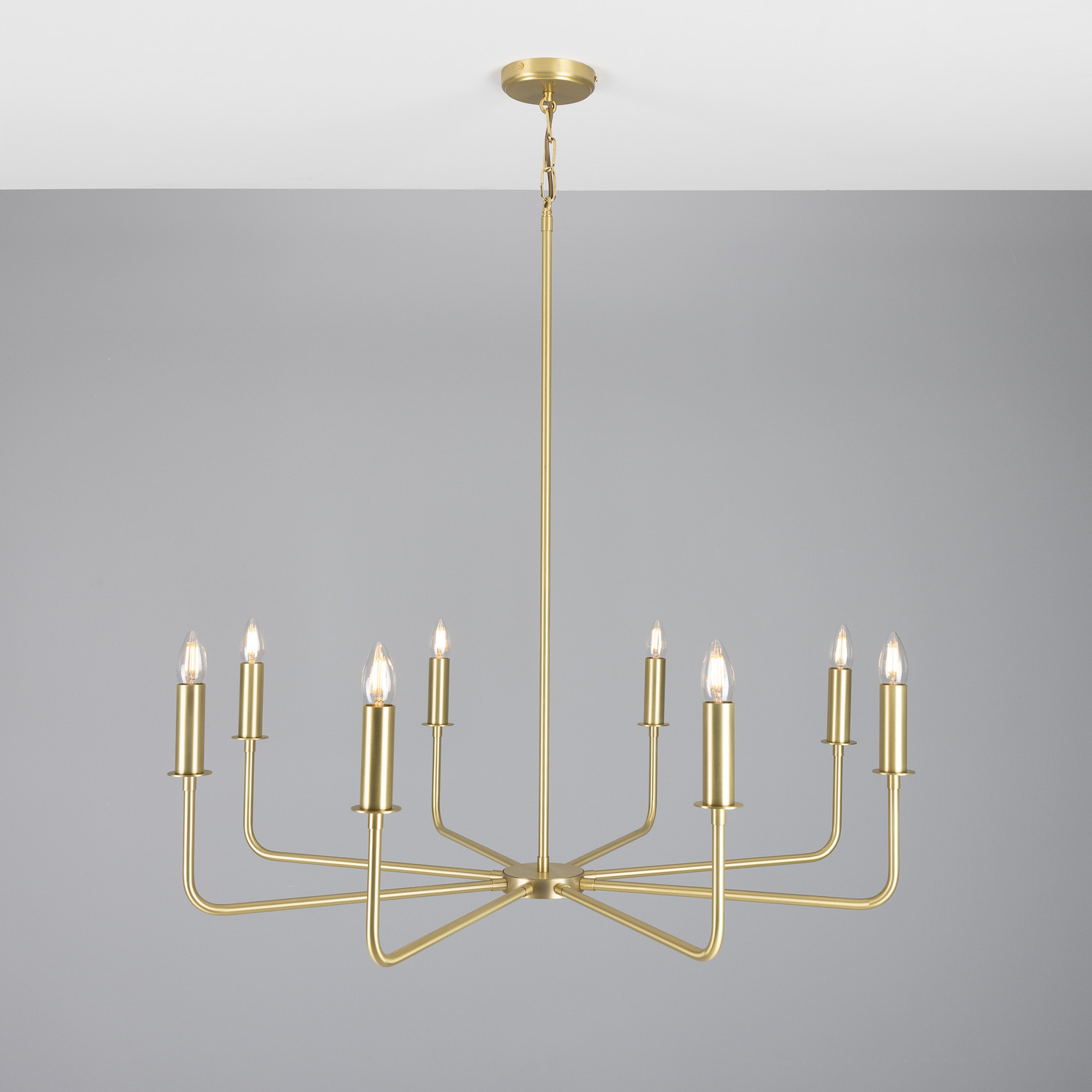 Modern Eight-Light Chandelier: Messing satiniert