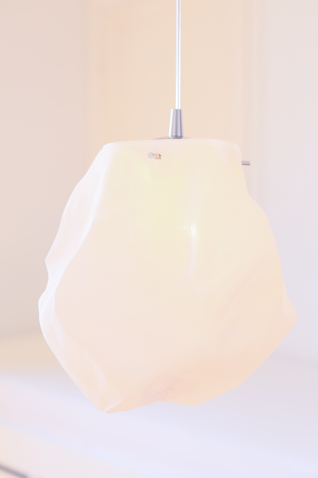 Pendelleuchte mit unregelmäßigem, weißem Struktur-Glas, Fig. 6 Pendelleuchte mit unregelmäßigem, weißem Struktur-Glas, Fig. 6