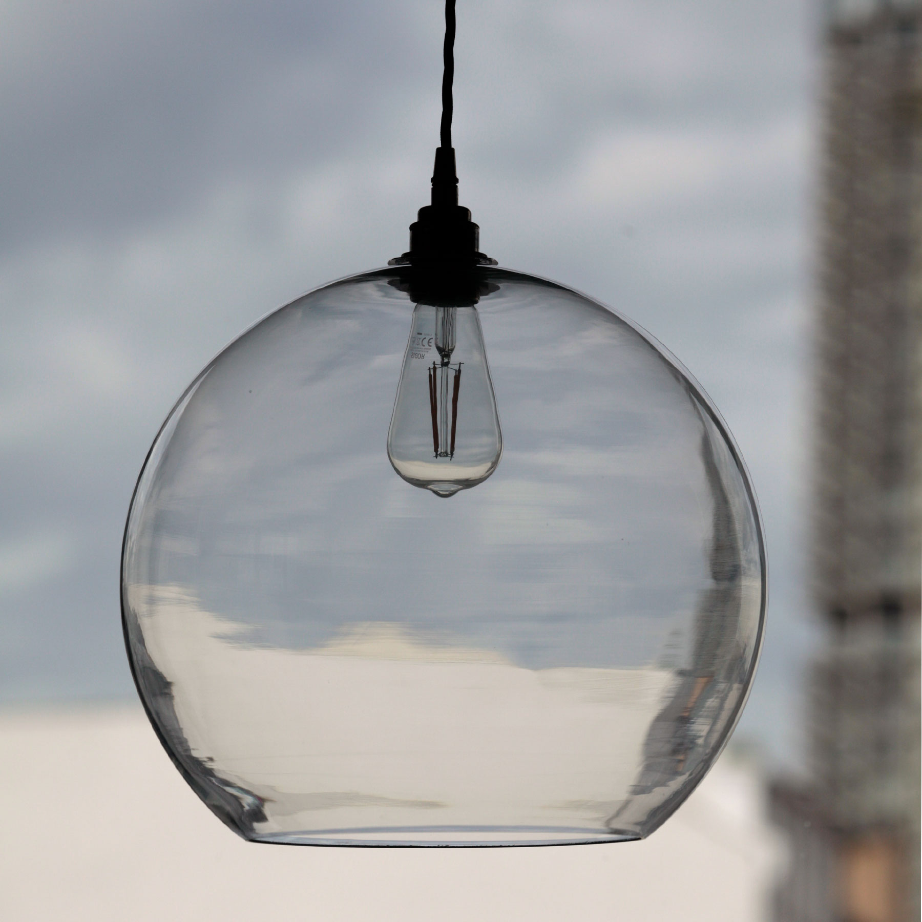 Zeitlose Kugel-Pendelleuchte mit offenem Glas, Ø 25/35 cm – Casa Lumi