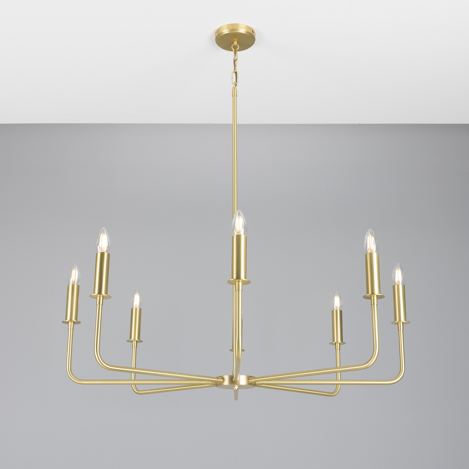 Modern Eight-Light Chandelier: Messing satiniert