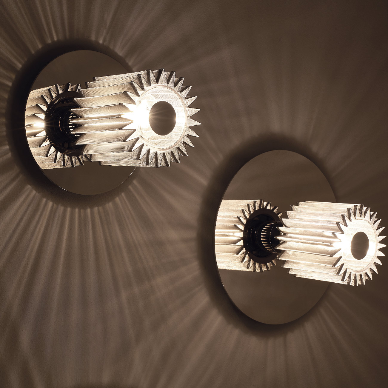 IN THE SUN Wandleuchte mit Spiegel-Scheibe silber/gold, drei Größen IN THE SUN Wandleuchte mit Spiegel-Scheibe silber/gold, drei Größen