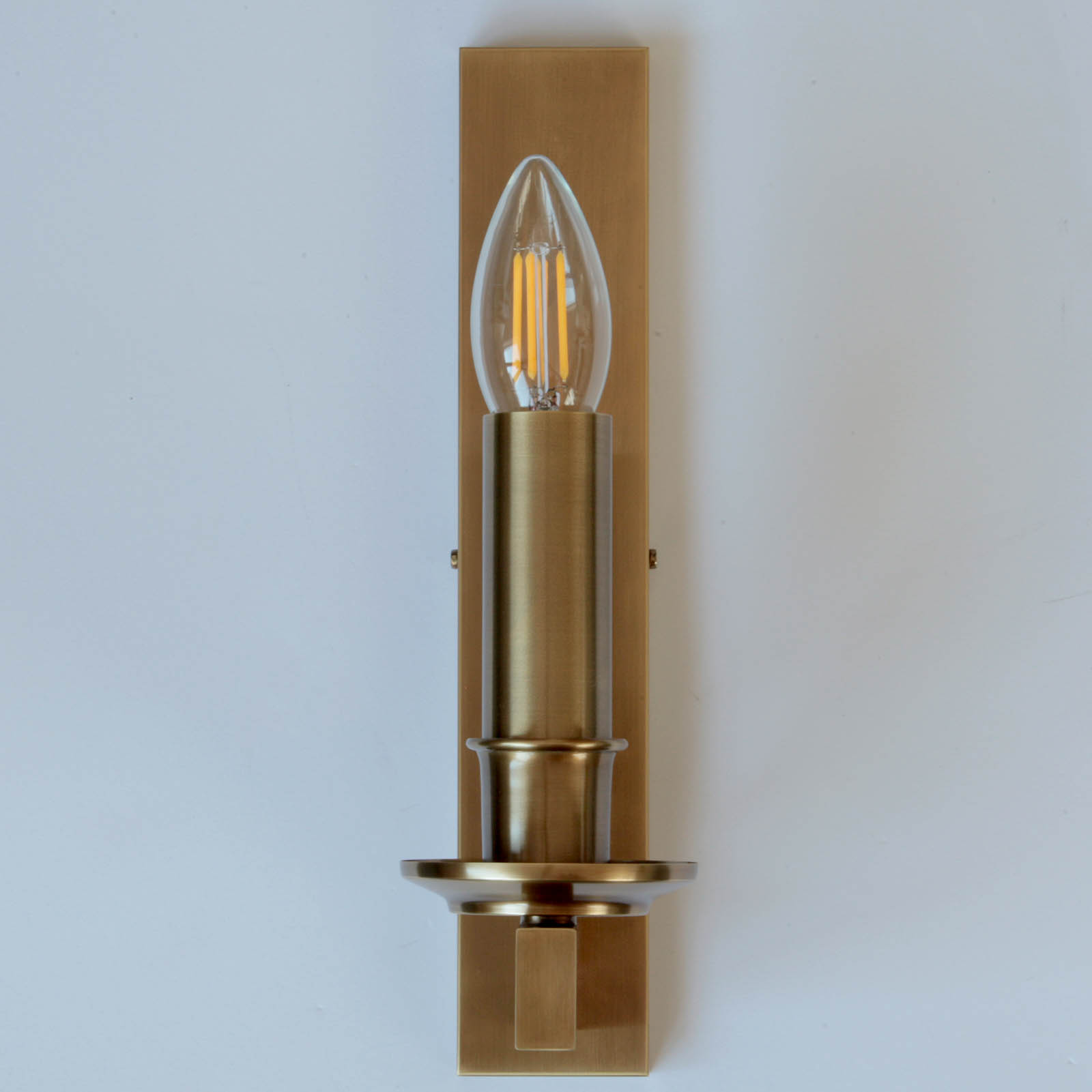 Fig. 4: Modell 2 in antik handpatiniert Candle Sconce Made of Solid Brass: Modell 2 in antik handpatiniert