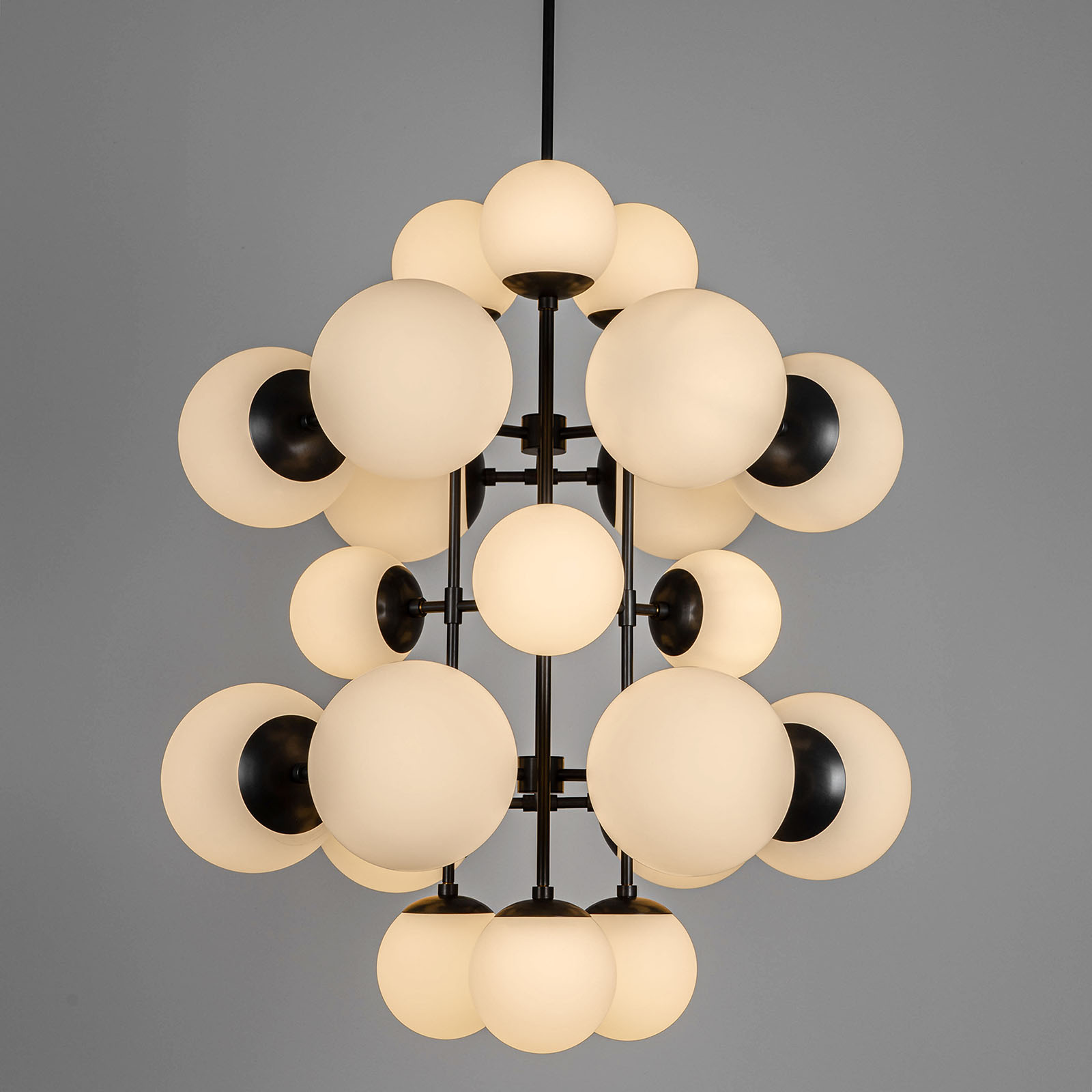 Luxuriöser Glaskugel-Hängeleuchter GLOW mit 21 Brennstellen Luxuriöser Glaskugel-Hängeleuchter GLOW mit 21 Brennstellen