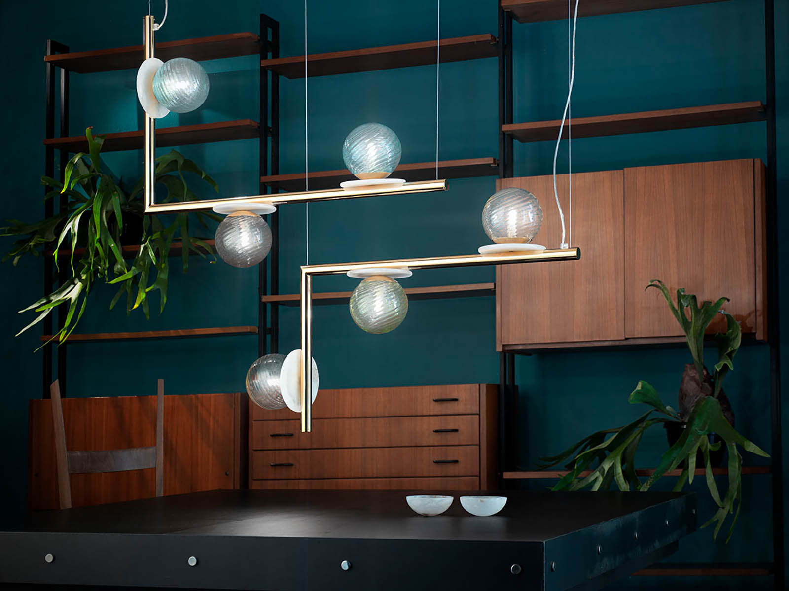 Bild 4: Die Glasfarben können auf Wunsch auch kombiniert werden. Dreiflammiger Design-Leuchter mit Murano-Glas und Alabaster AFRODITE: Die Glasfarben können auf Wunsch auch kombiniert werden.