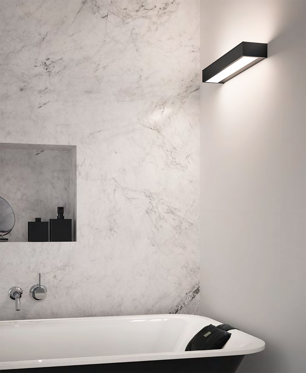 QUAD Wandleuchte oder Spiegelleuchte Bad in Schwarz, 15 bis 150 cm: Minimalistische schwarze Bad-Wandleuchte