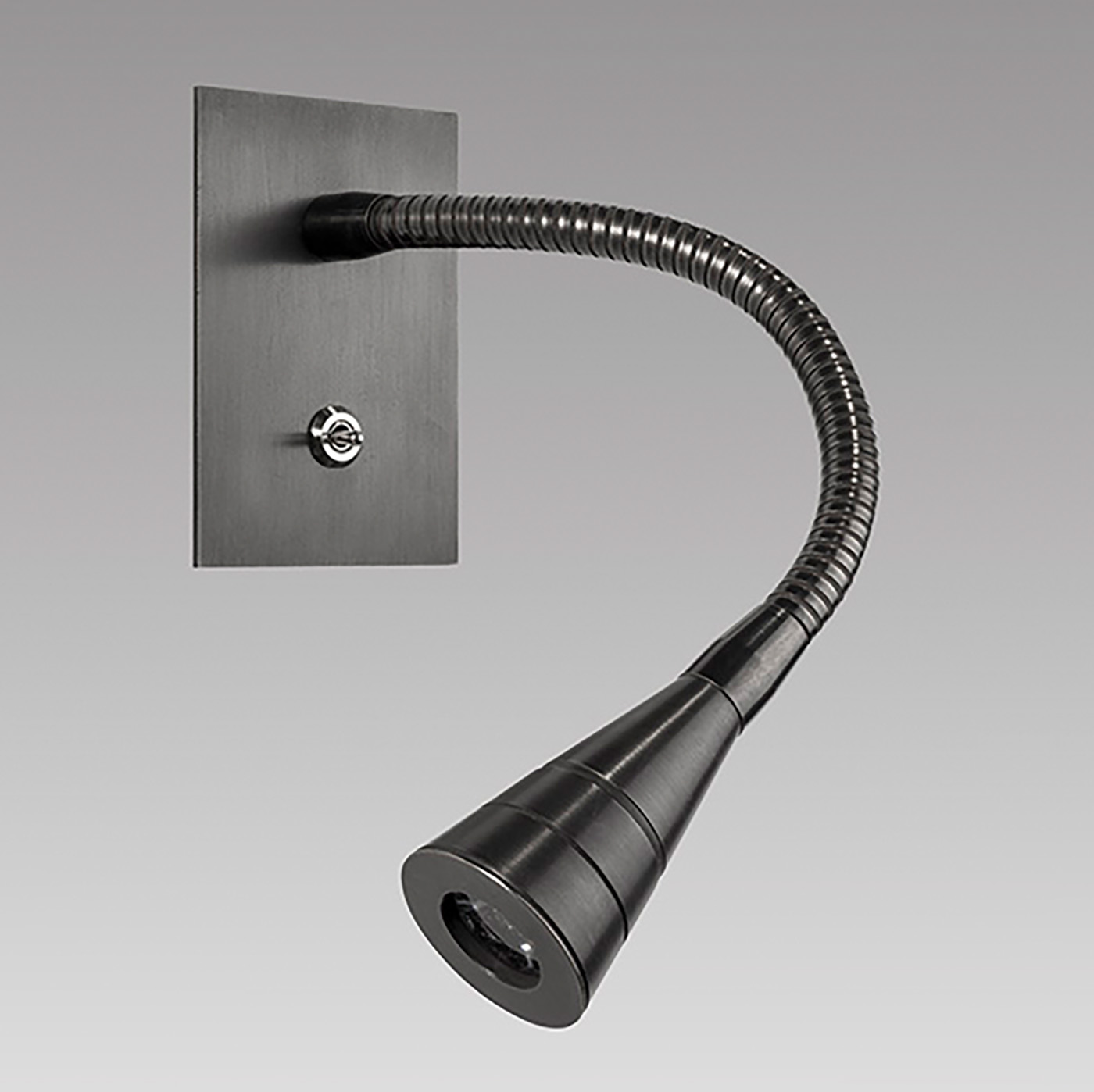 Flexible Bedside Reading Wall Lamp for Flush Mounting AL40: Das Modell mit Schalter in schwarz patiniert.