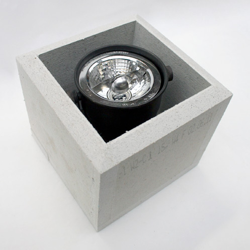 Bild 12: Die Einbaubox (Beispiel mit Strahler-Schwestermodell COMET) PHANTOM Decken-Einbaustrahler mit Charakter: Die Einbaubox (Beispiel mit Strahler-Schwestermodell COMET)
