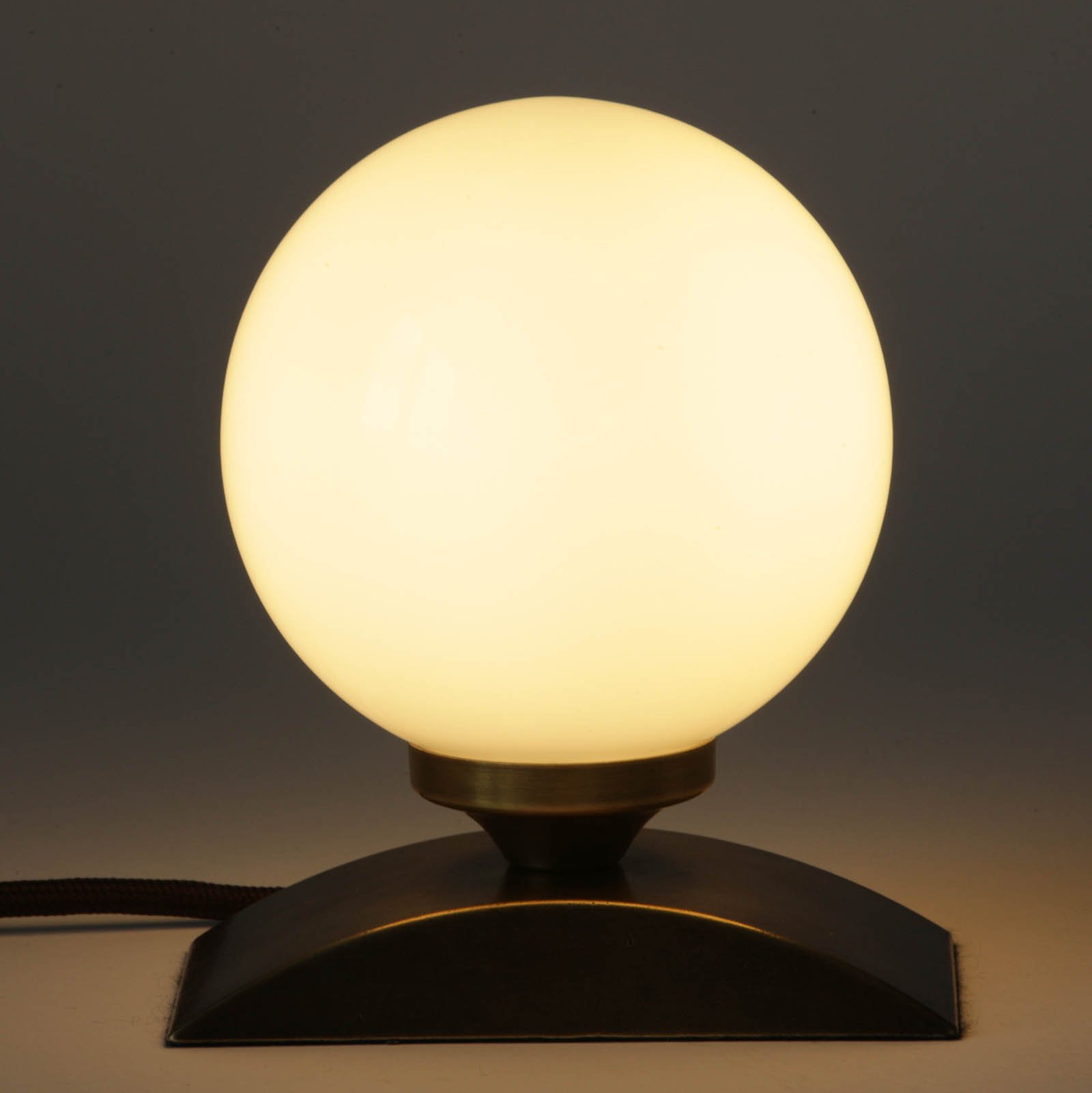 Elegante Kugel-Tischleuchte aus Messing, Bild 5 Elegante Kugel-Tischleuchte aus Messing, Bild 5